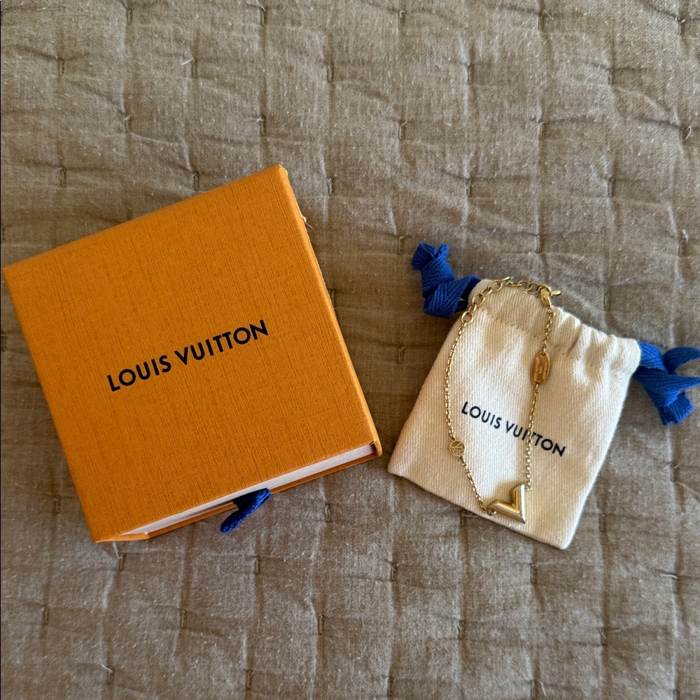 Louis Vuitton Essential V Bracelet